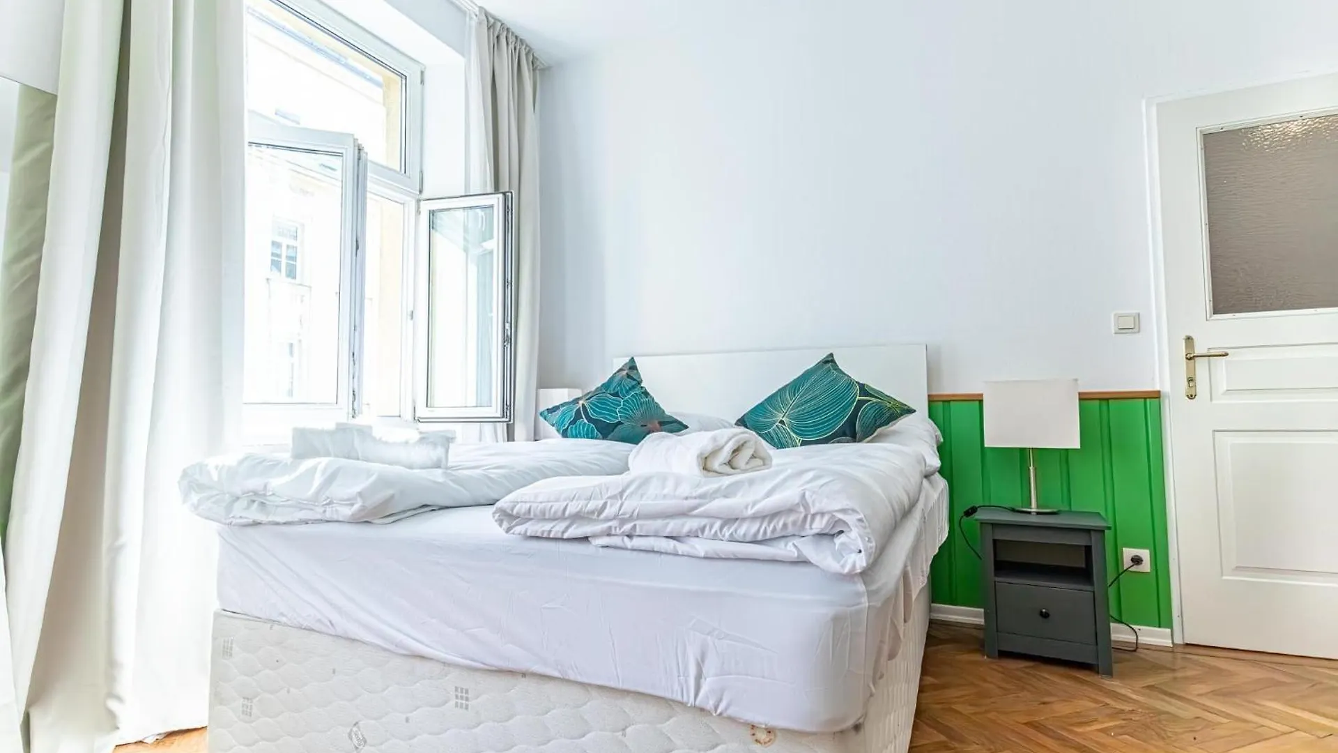 Amazing 3 Bedroom Apt, 15 Min To Landstrasse Hub Вена Апартаменты