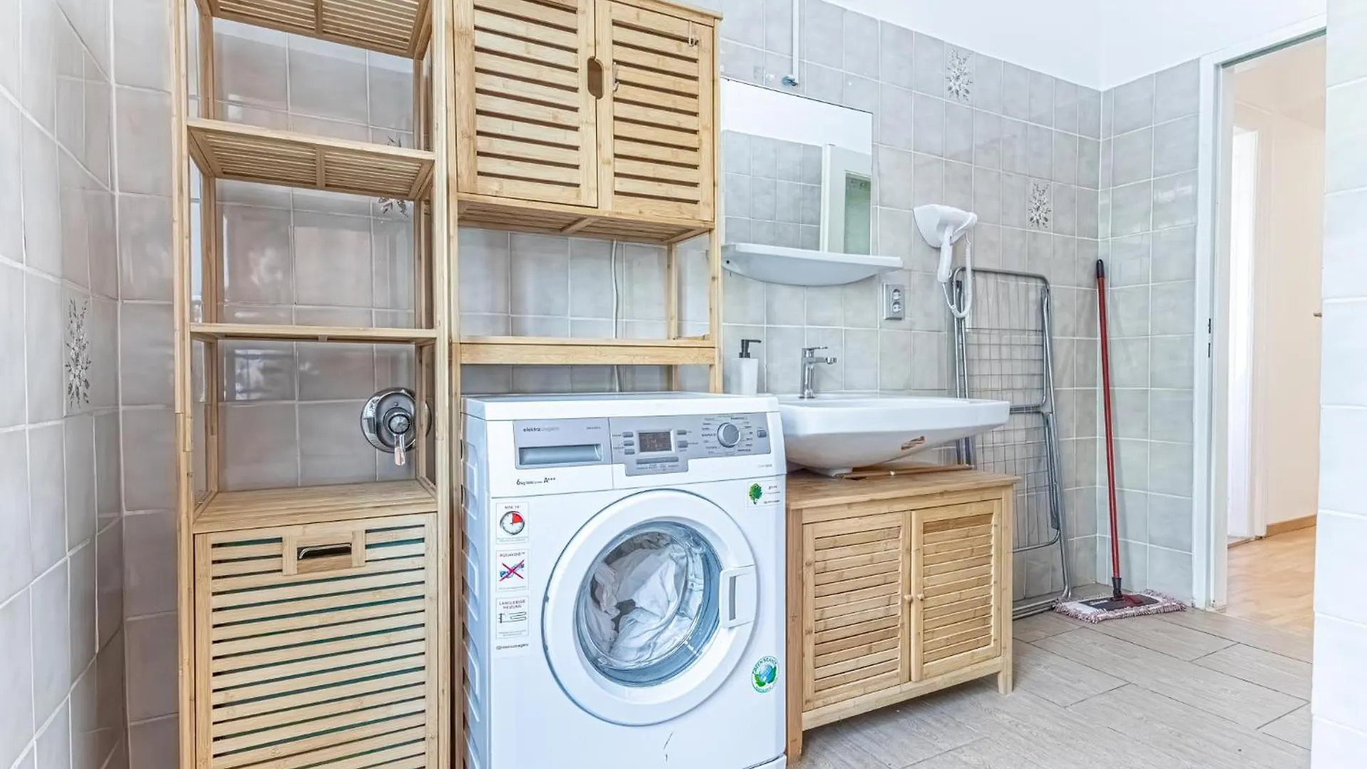 Апартаменты Amazing 3 Bedroom Apt, 15 Min To Landstrasse Hub Вена