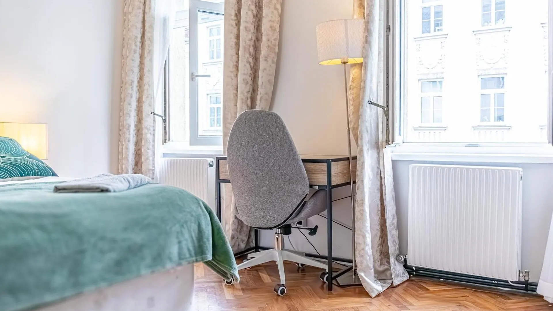 Amazing 3 Bedroom Apt, 15 Min To Landstrasse Hub Вена Апартаменты
