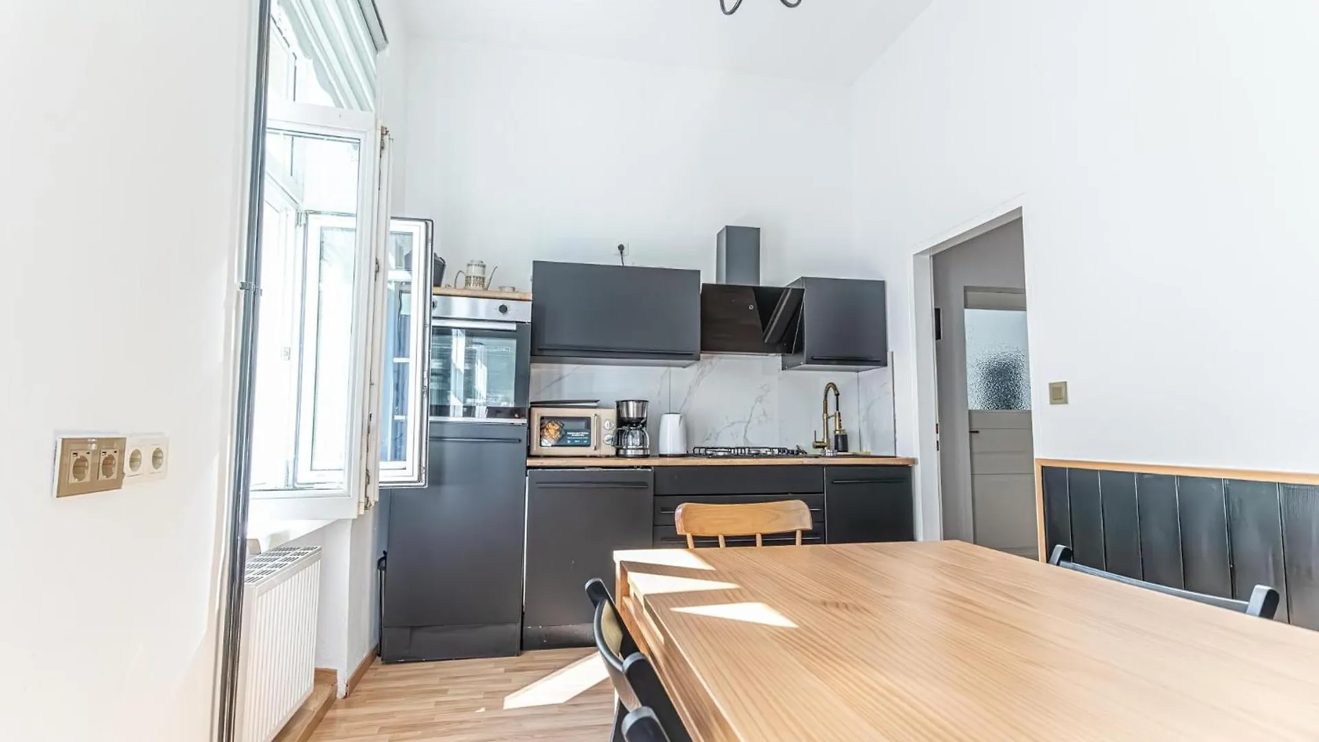 Amazing 3 Bedroom Apt, 15 Min To Landstrasse Hub Вена Австрия