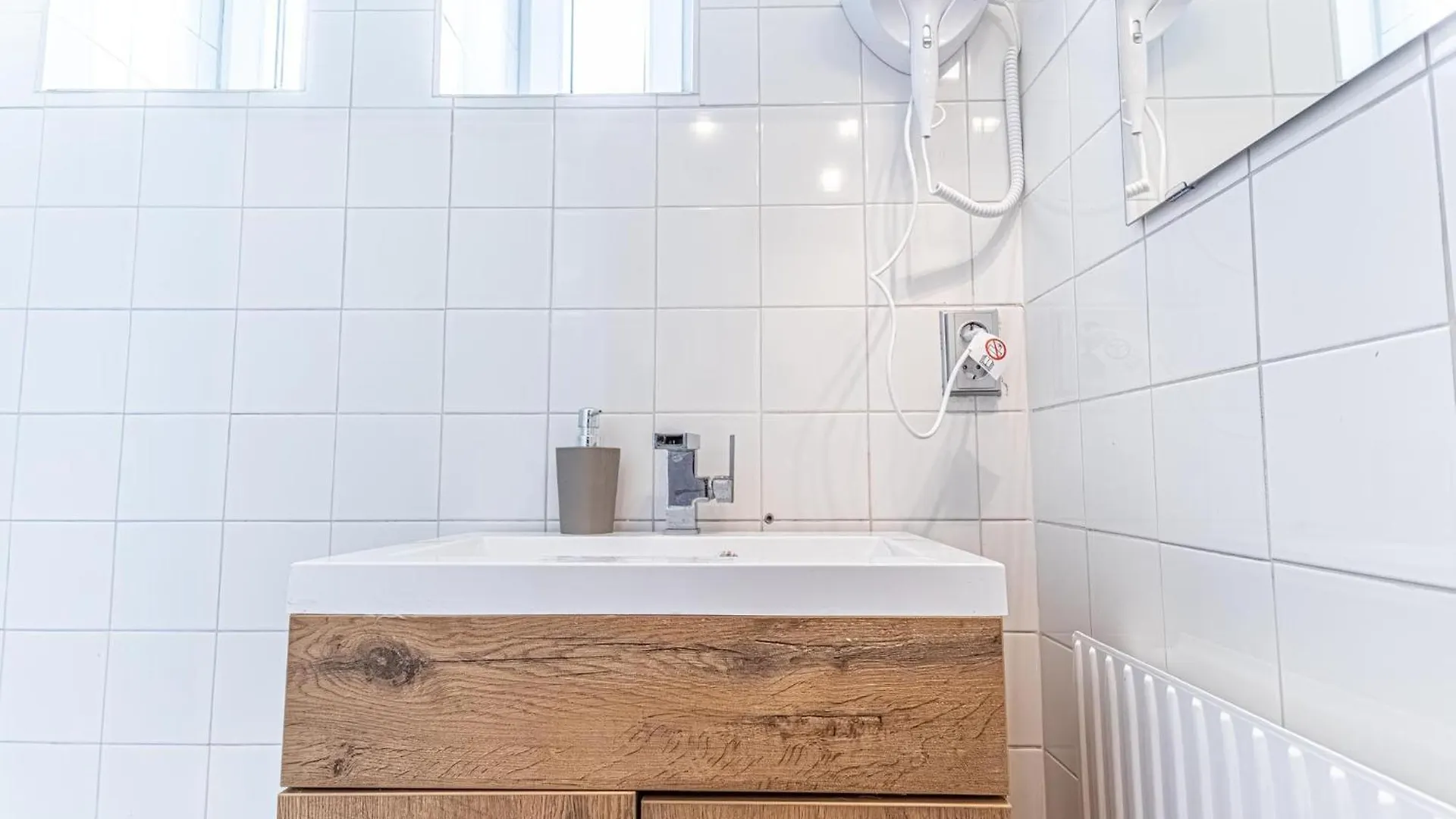 Amazing 3 Bedroom Apt, 15 Min To Landstrasse Hub Вена