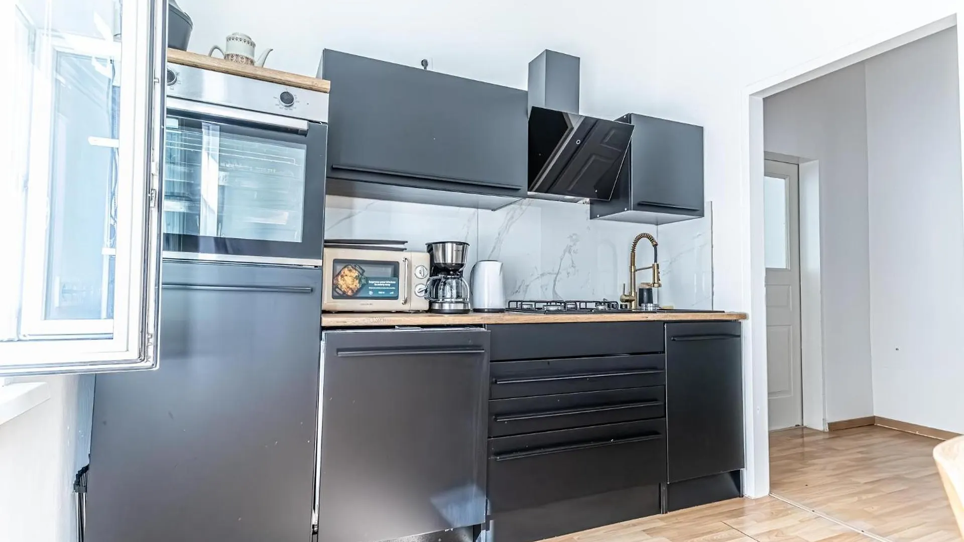 Amazing 3 Bedroom Apt, 15 Min To Landstrasse Hub Вена Апартаменты