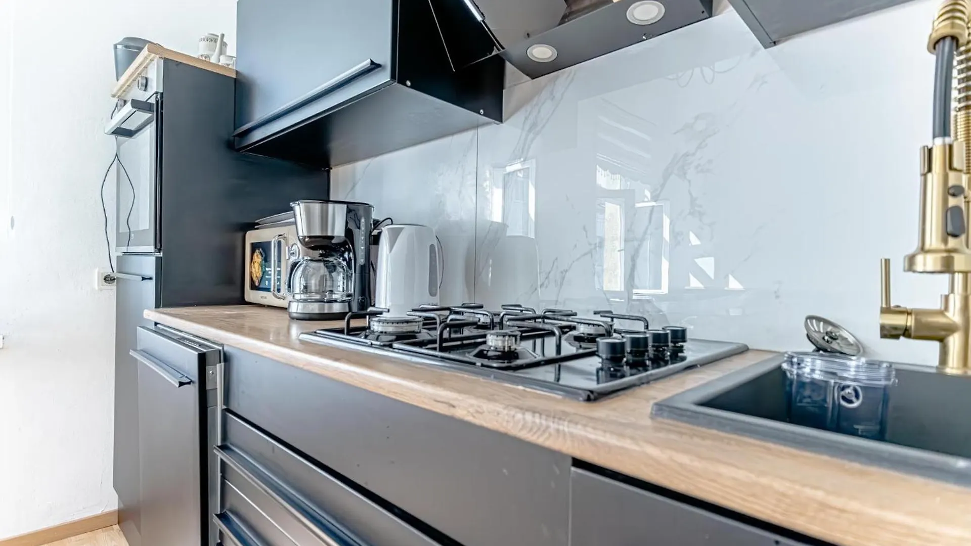Amazing 3 Bedroom Apt, 15 Min To Landstrasse Hub Вена