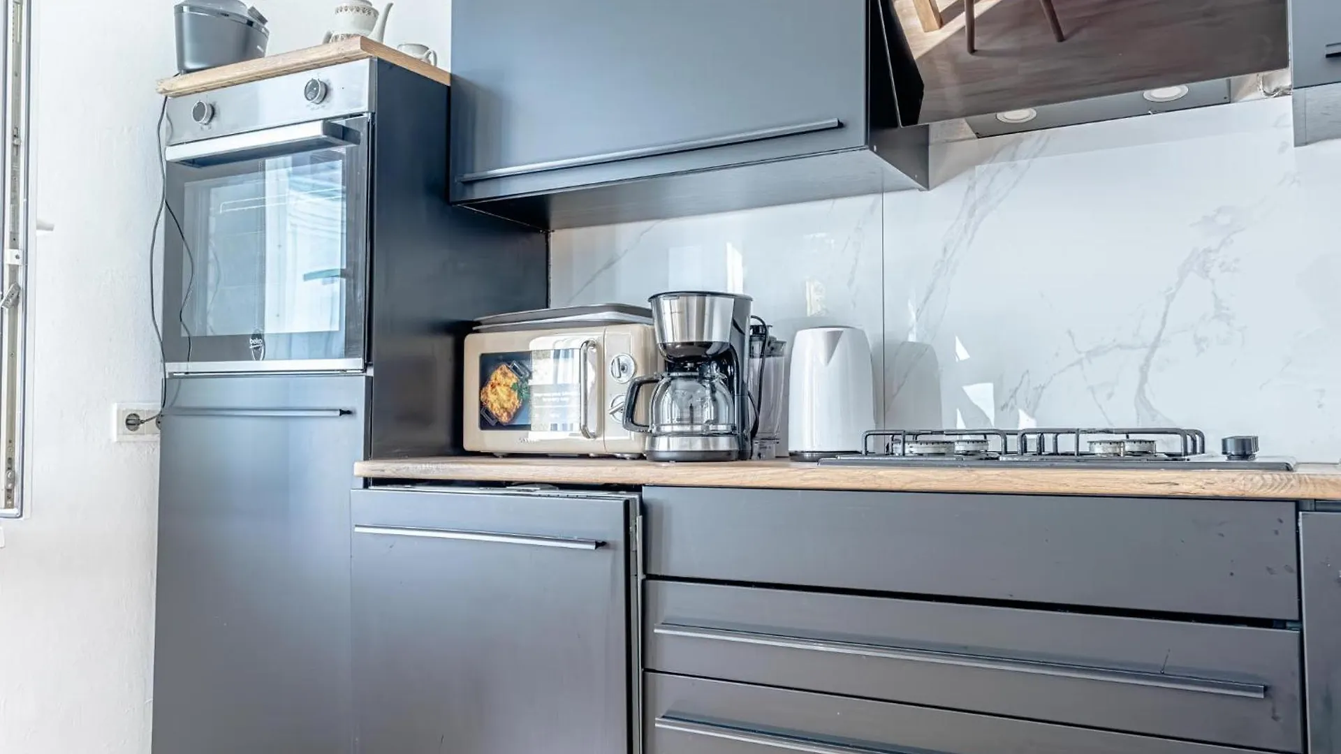 Amazing 3 Bedroom Apt, 15 Min To Landstrasse Hub Вена Апартаменты
