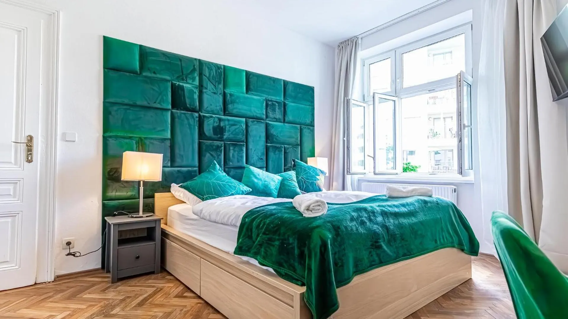 Contatti di Amazing 3 Bedroom Apt, 15 Min To Landstrasse Hub