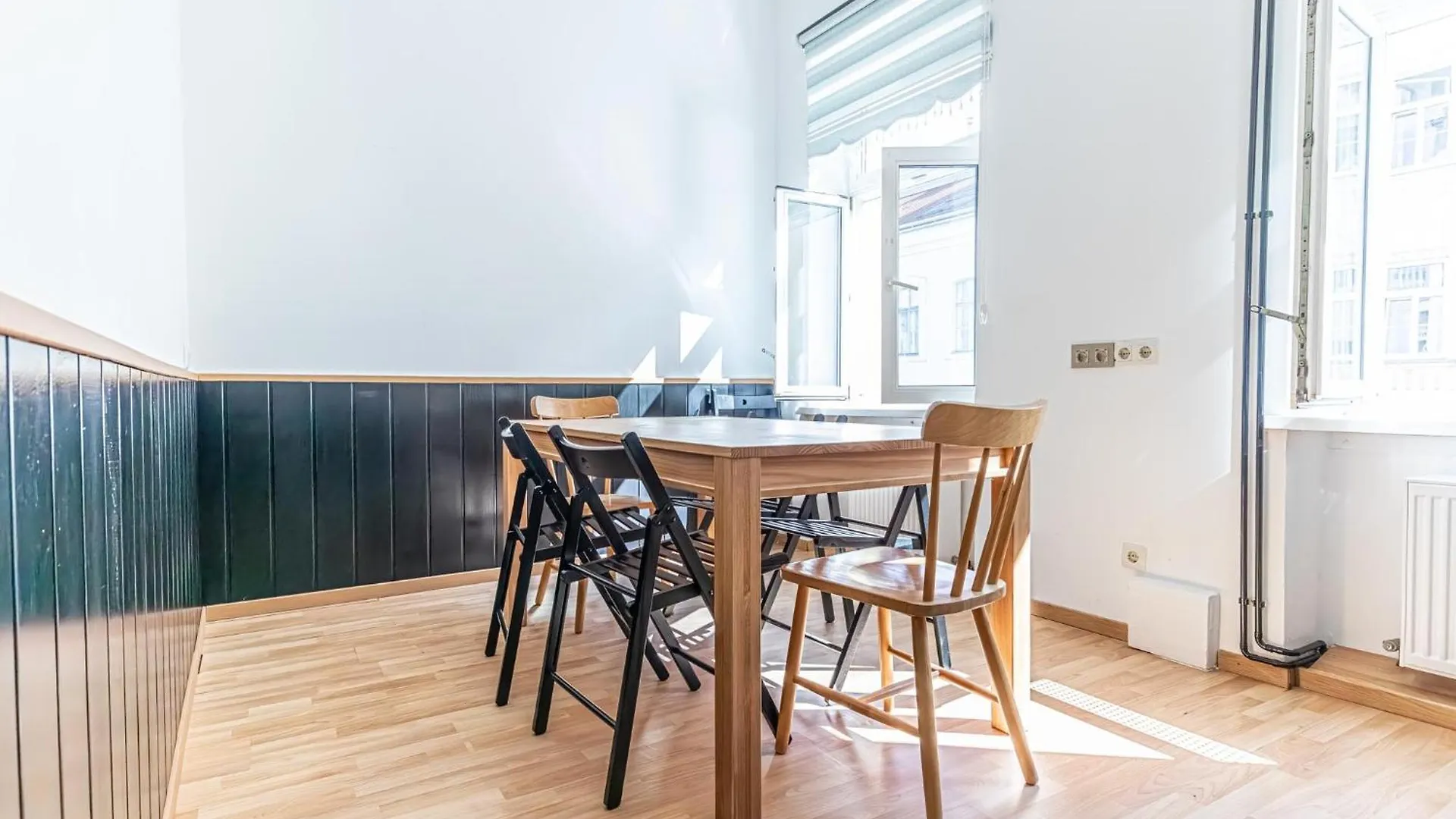 Amazing 3 Bedroom Apt, 15 Min To Landstrasse Hub Wiedeń Apartament