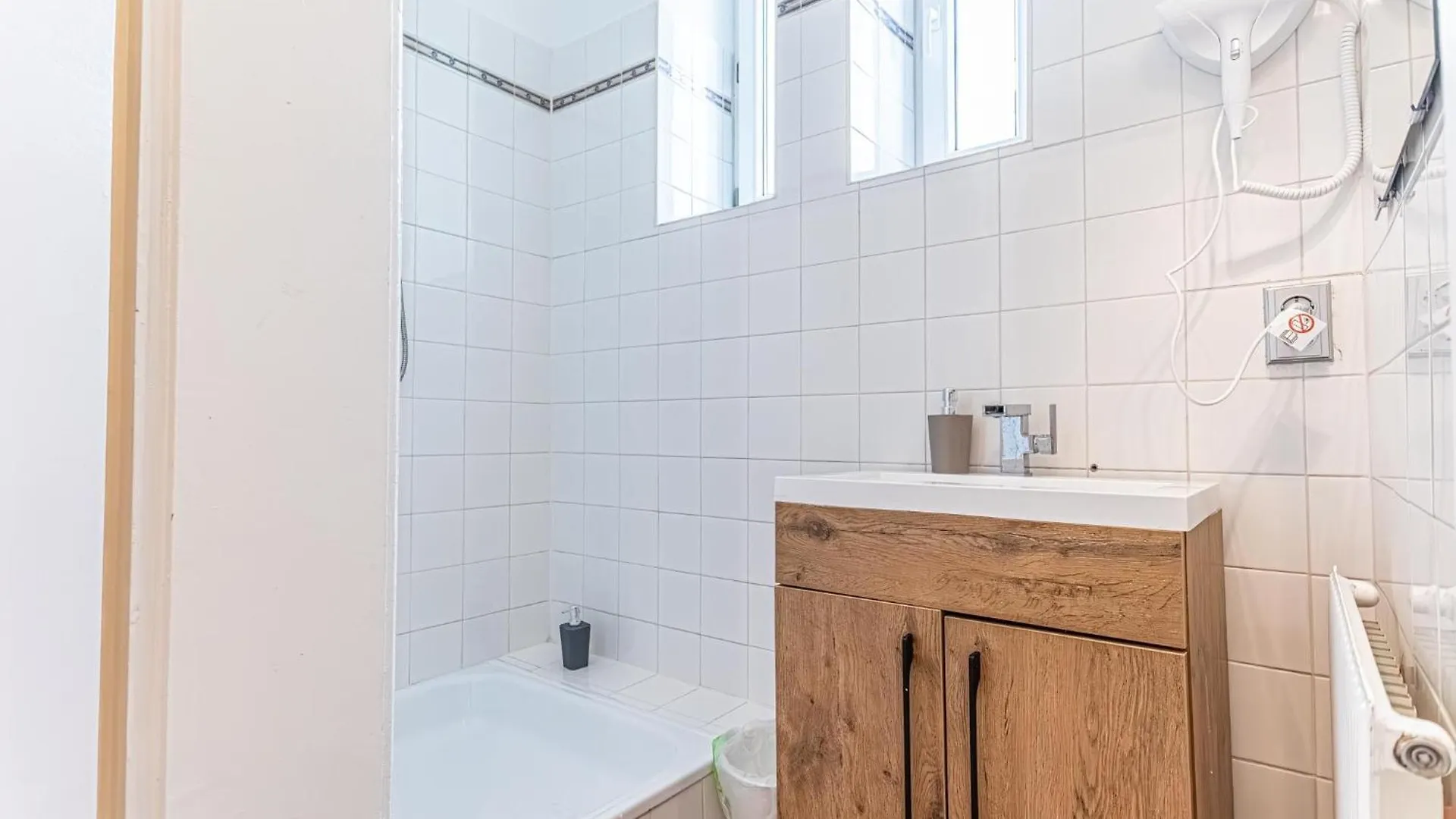 Amazing 3 Bedroom Apt, 15 Min To Landstrasse Hub Wiedeń
