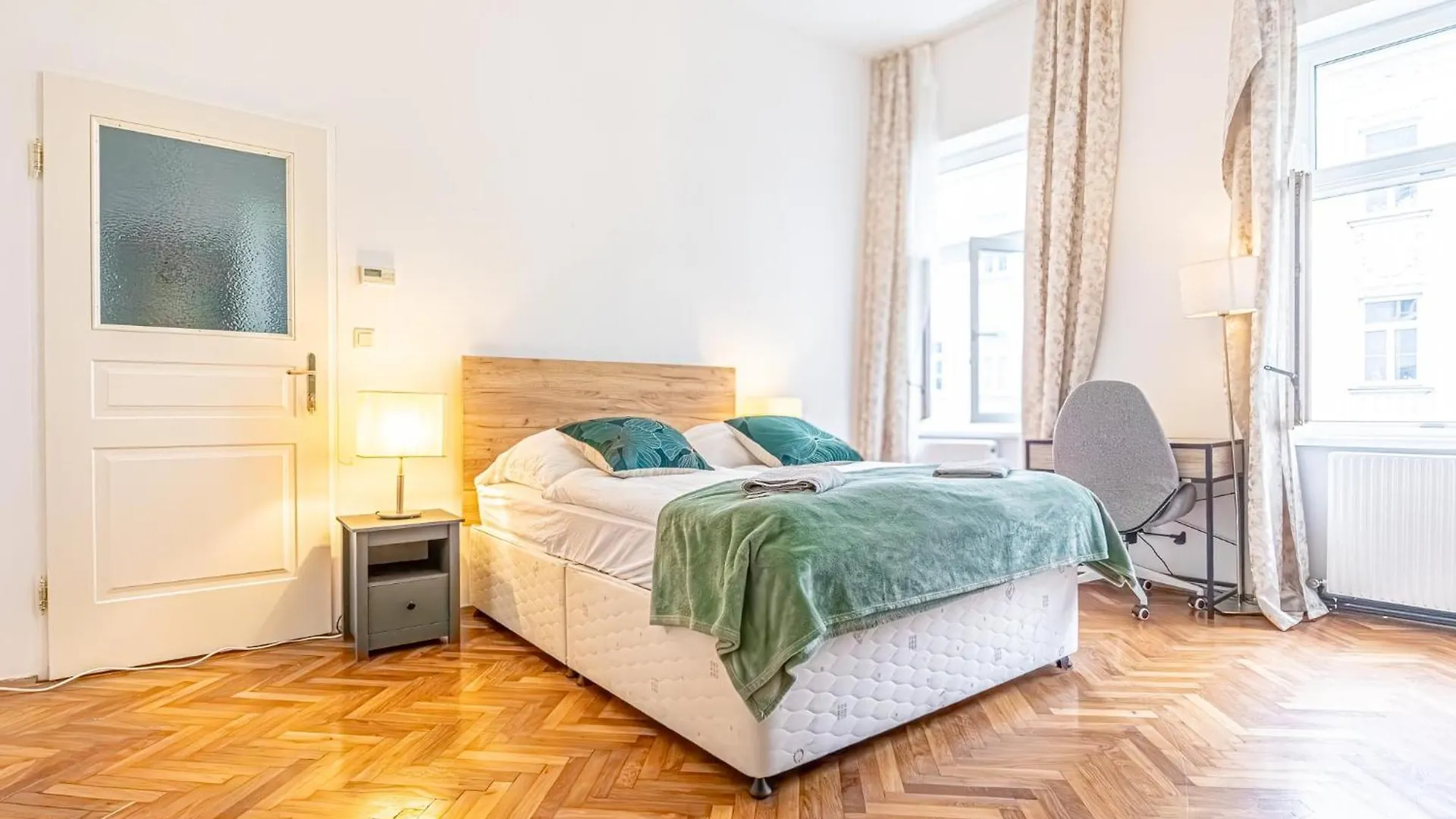 Amazing 3 Bedroom Apt, 15 Min To Landstrasse Hub Wiedeń 0*,
